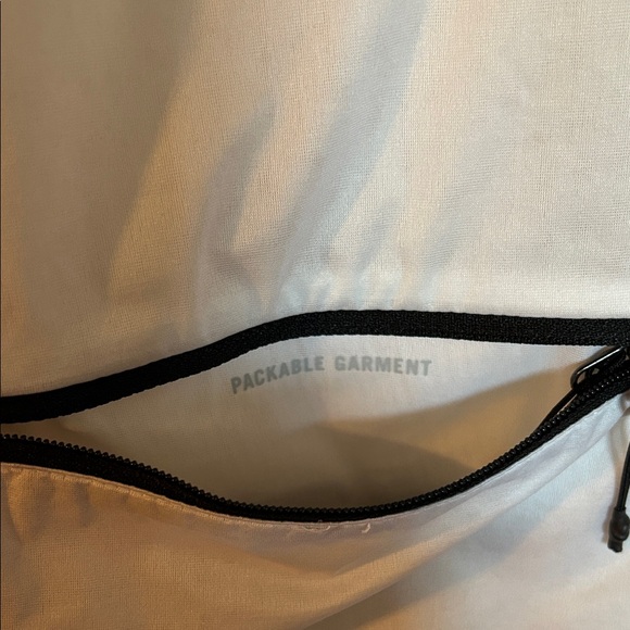 Nike White Packable Hooded Windbreaker - Picture 5 of 8